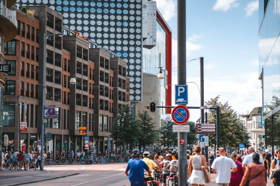 Het Stationsplein bij Hoog Catharijne in Utrecht